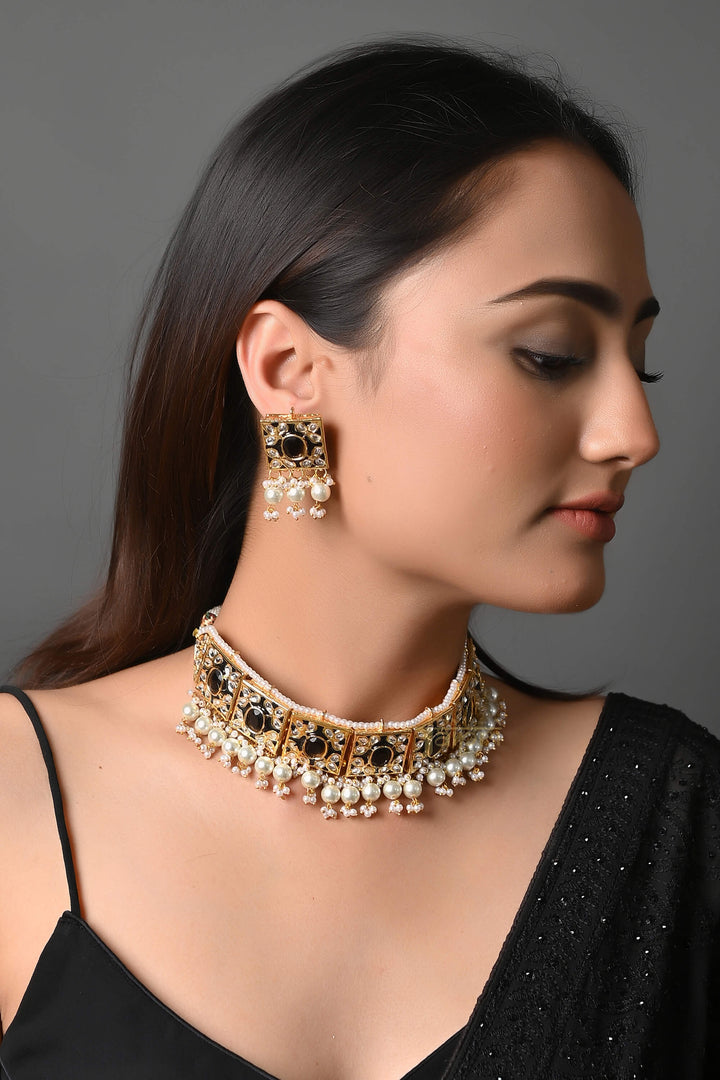 Elegant Velvet Choker Necklace | Statement Fashion Accessory