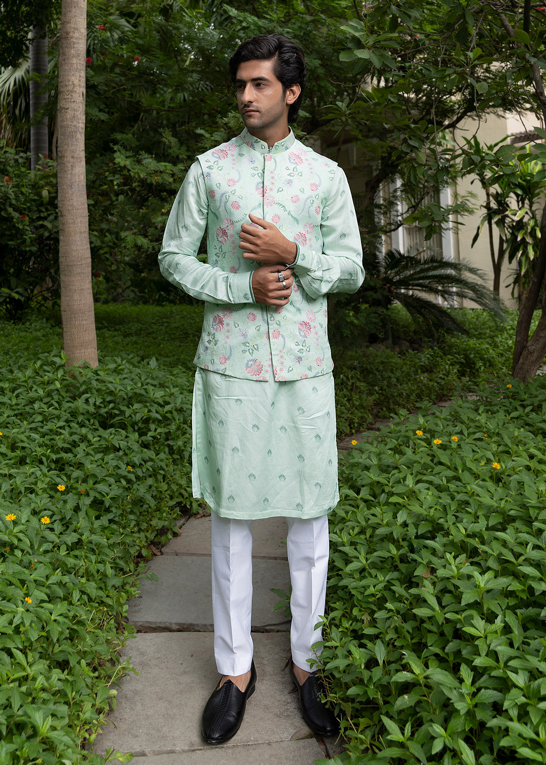 Discover charm in this striking kurta pajama for men, perfect for traditional events in the USA.