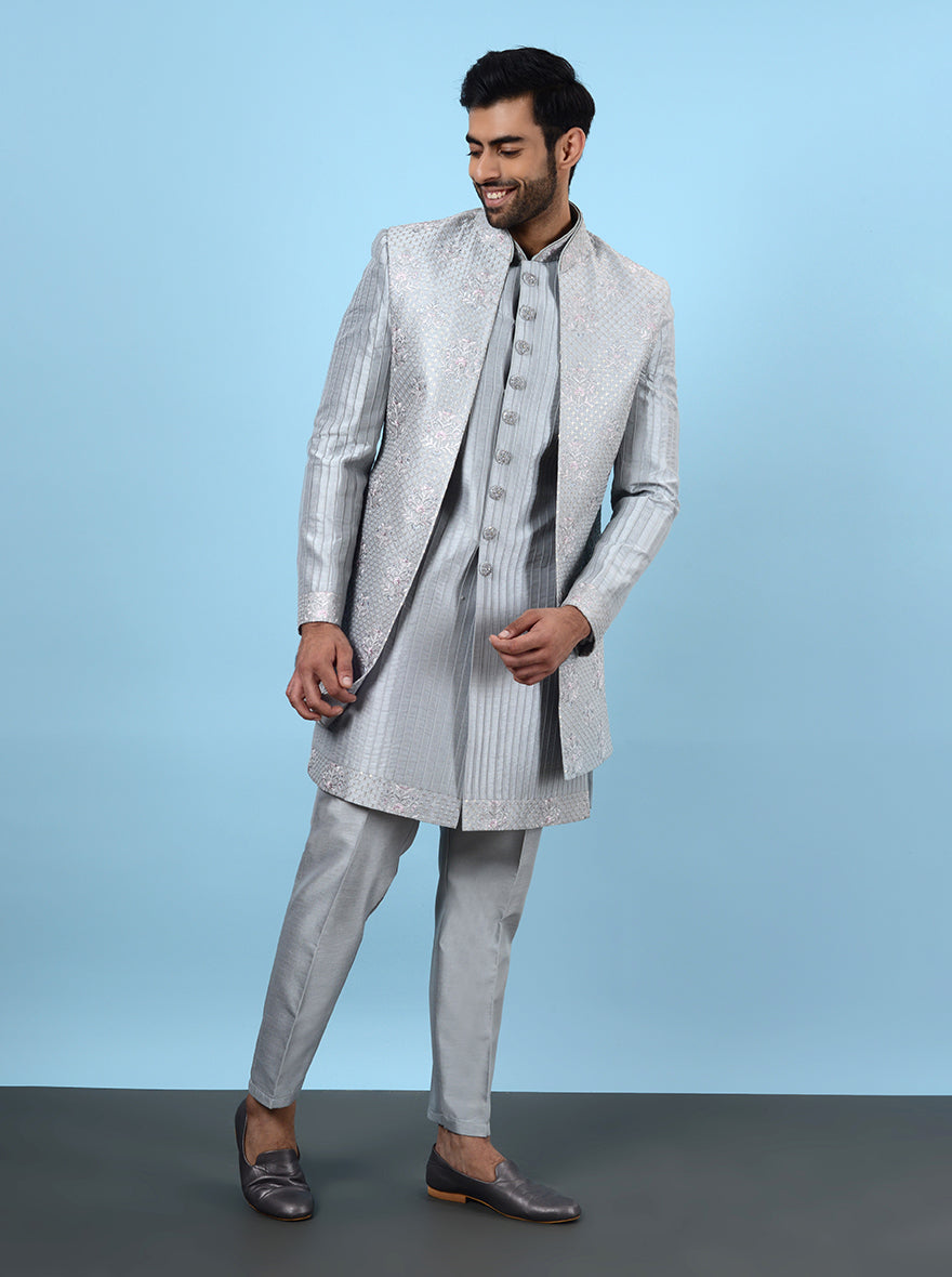 Stand out at your special event in the USA with this Grey Indowestern, featuring luxurious silk blend and exquisite embroidery, ideal for mehndi or gruh shanti occasions.