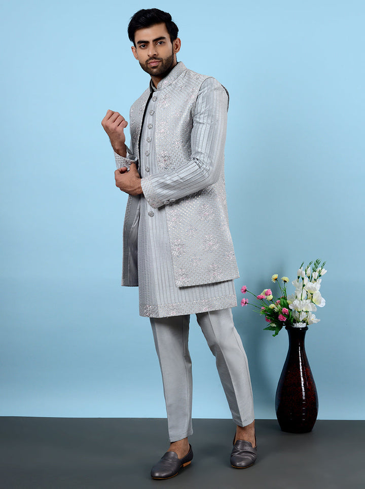 Elevate your festive wardrobe in the USA with this Grey Indowestern, crafted from premium silk blend and embellished with beautiful embroidery, perfect for mehndi celebrations.