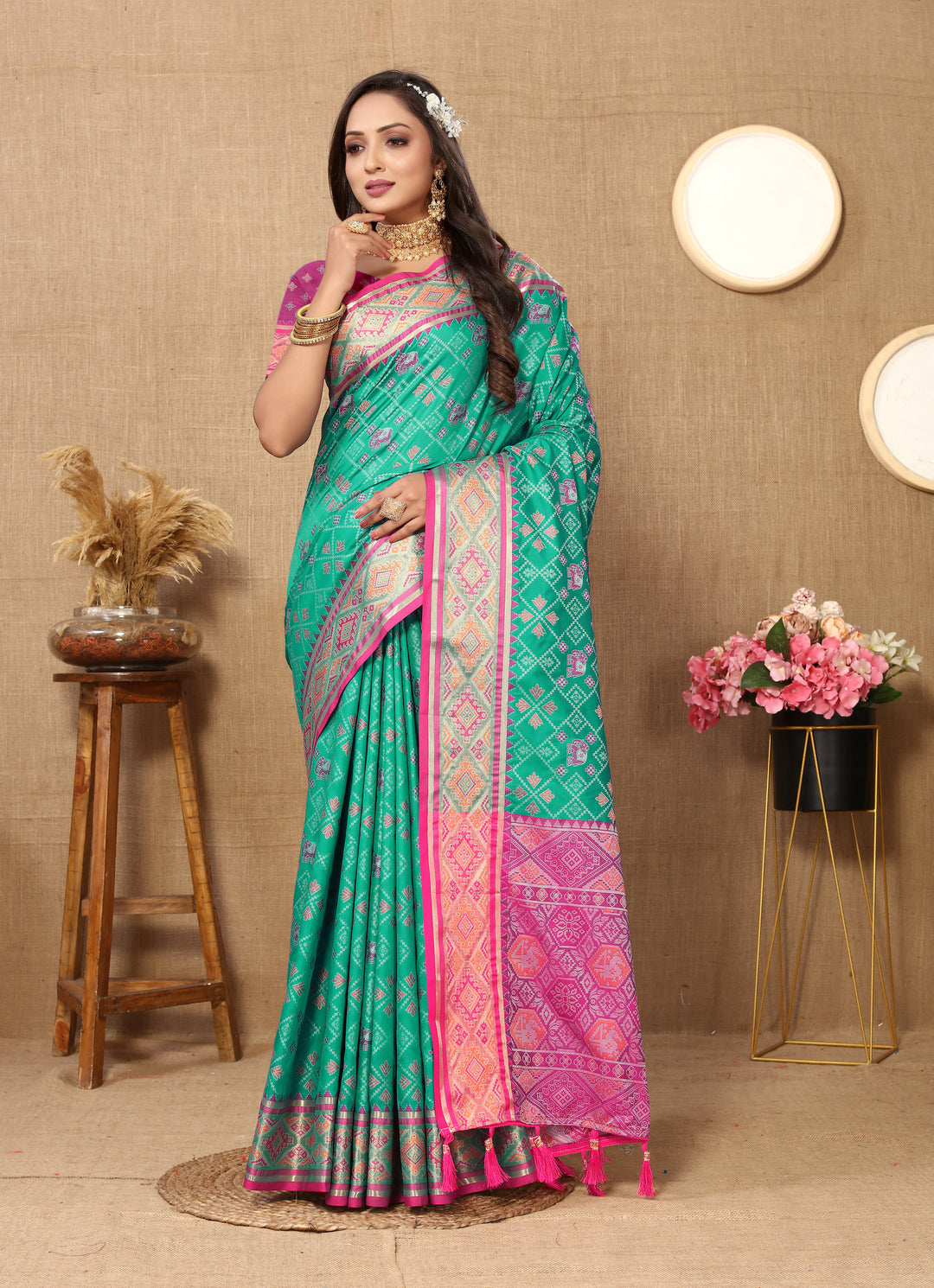 Charming pink Patola silk sari with beautiful zari and detailed pallu, perfect for grand celebrations.