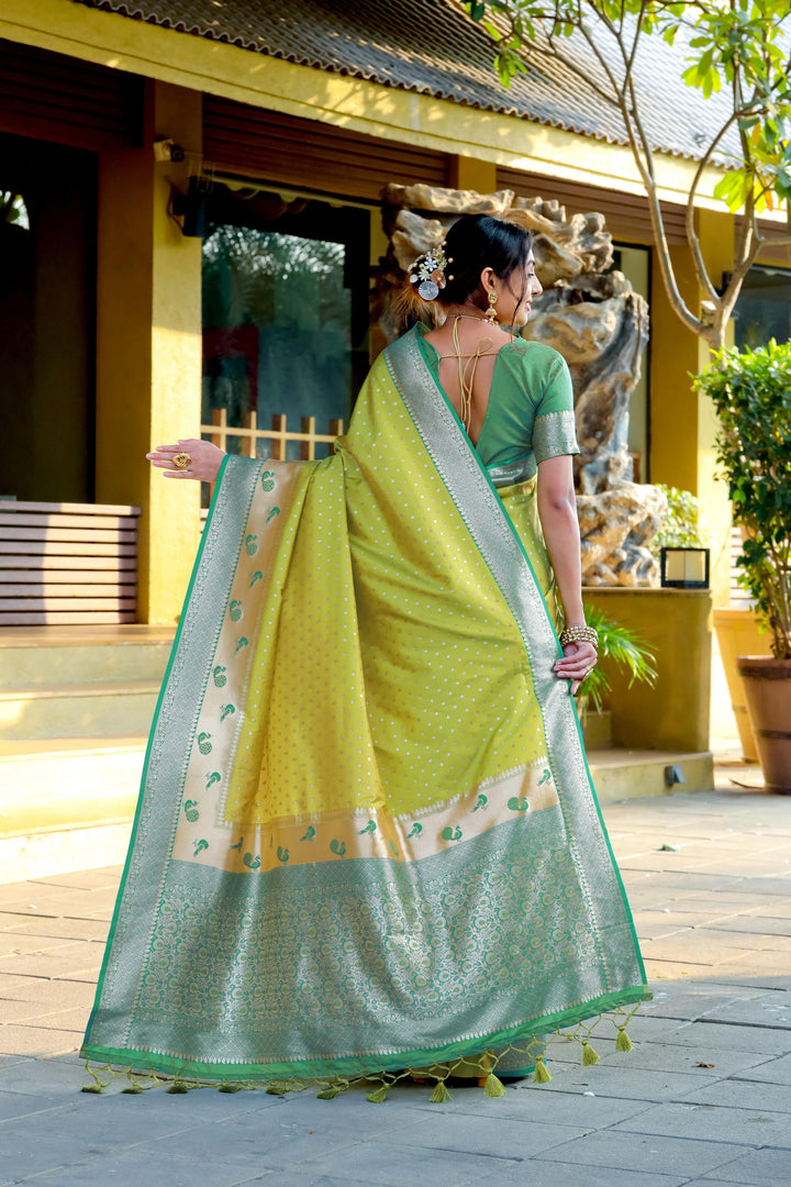 Exquisite Olive Indian saadi with peacock border, zari pallu, and matching blouse piece. Elegant choice for any special occasion or wedding.