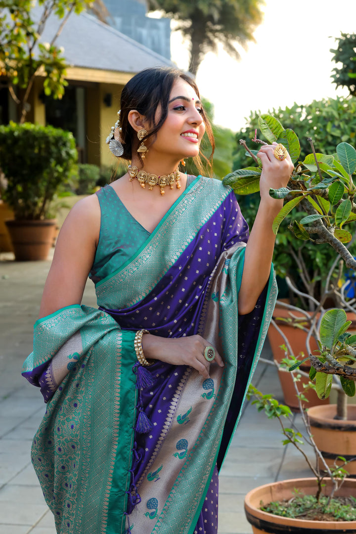 Graceful Blue Indian sadi featuring Banarasi, a peacock border, and an exquisite zari pallu. Ideal for weddings or festive events.