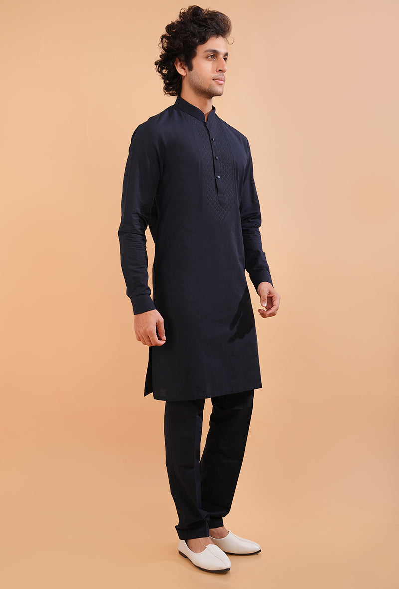 Enjoy all-day comfort in this navy blue kurta pajama, designed for semi-casual occasions in the USA.