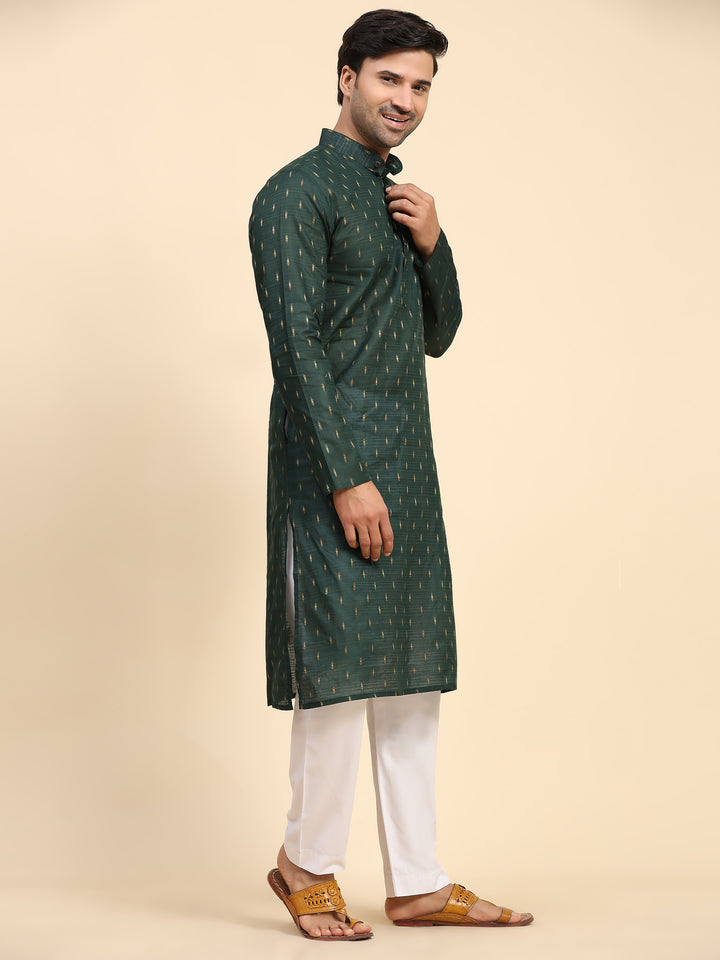 Traditional men’s dark green kurta set with pure cotton fabric.