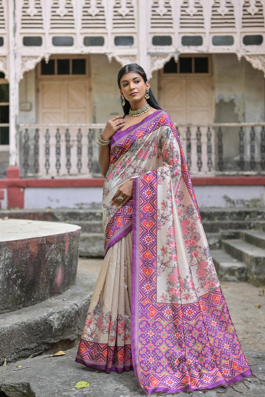 Stylish Tussar silk saree with floral jal design, perfect for US parties