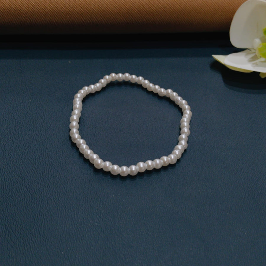 Silver anklet with minimalist style, crafted for casual summer outfits.