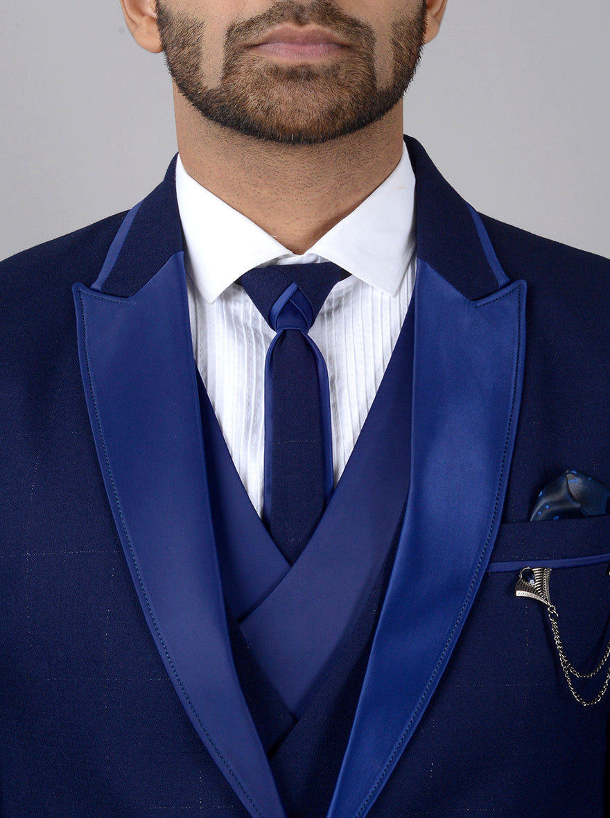 Sophisticated royal blue wedding suit, designed for men, ideal for special events with a stylish and refined look.