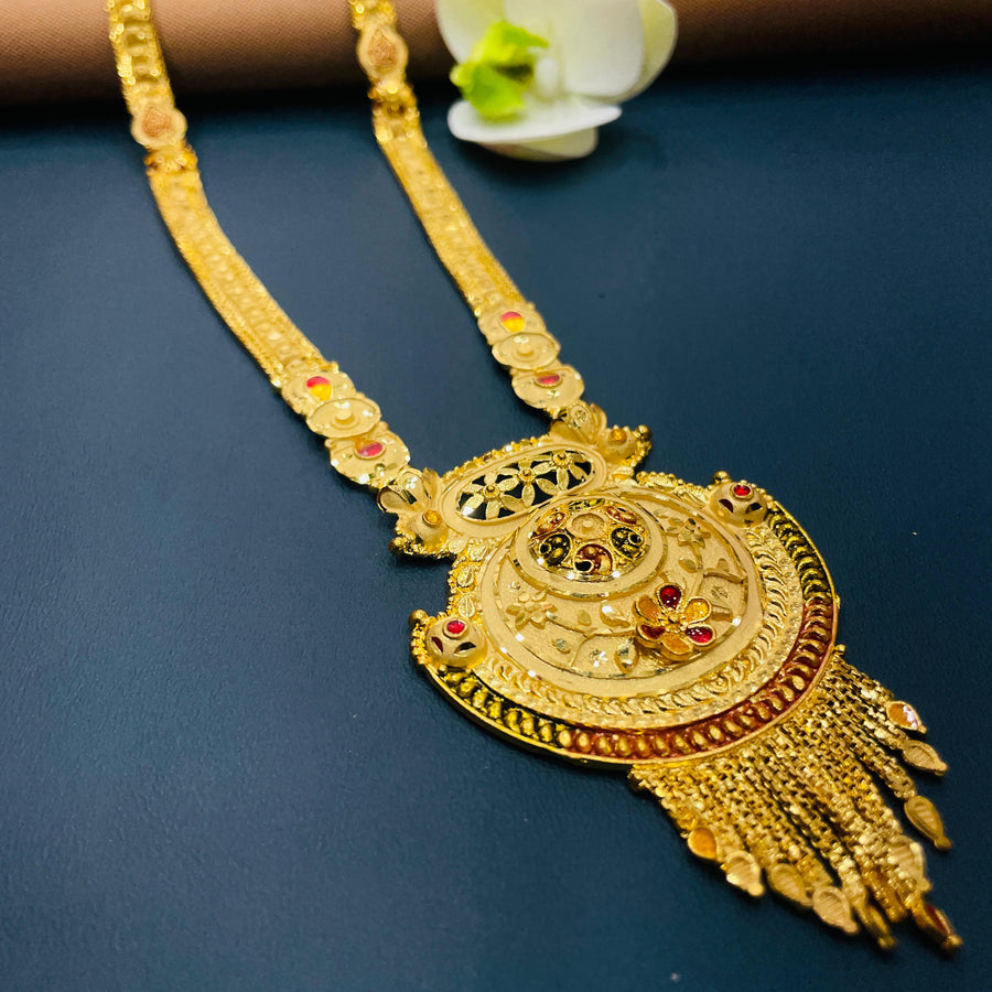 Stunning Indian jewelry featuring gold accents for special occasions.