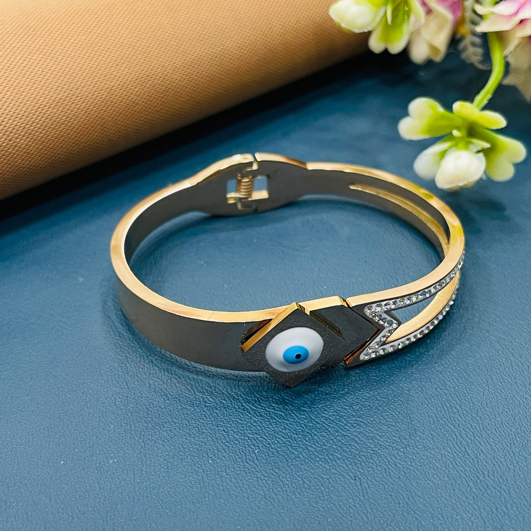 Timeless rose gold bracelet with an infinity symbol charm, perfect for expressing love.