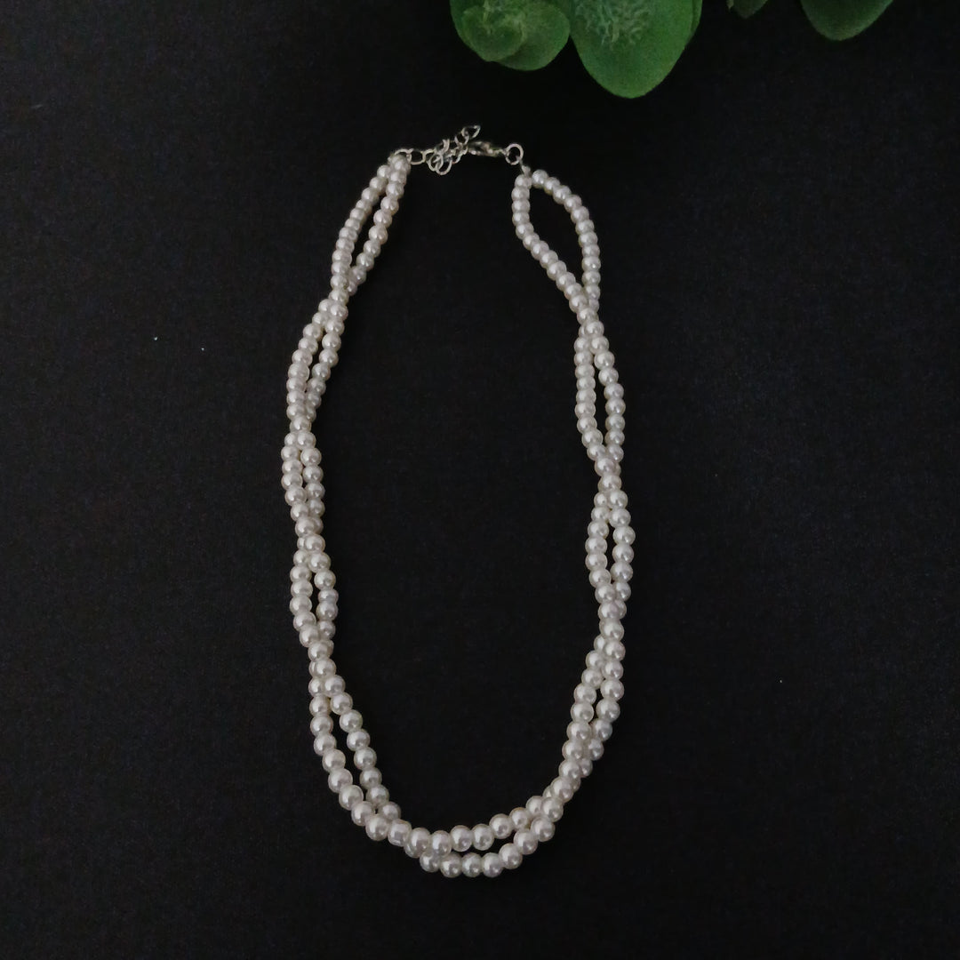 Beautiful pearl necklace set for women, stunning jewelry for weddings and special events.