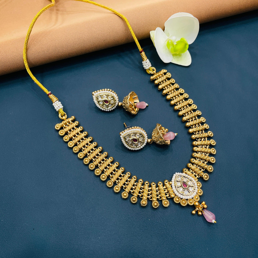 Beautifully designed gold set for weddings and festive occasions.