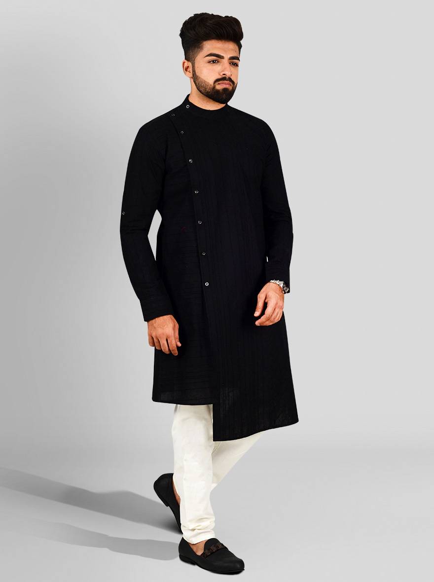 Stay stylish in the USA with this black cotton kurta set, featuring a fashionable stripe pattern.