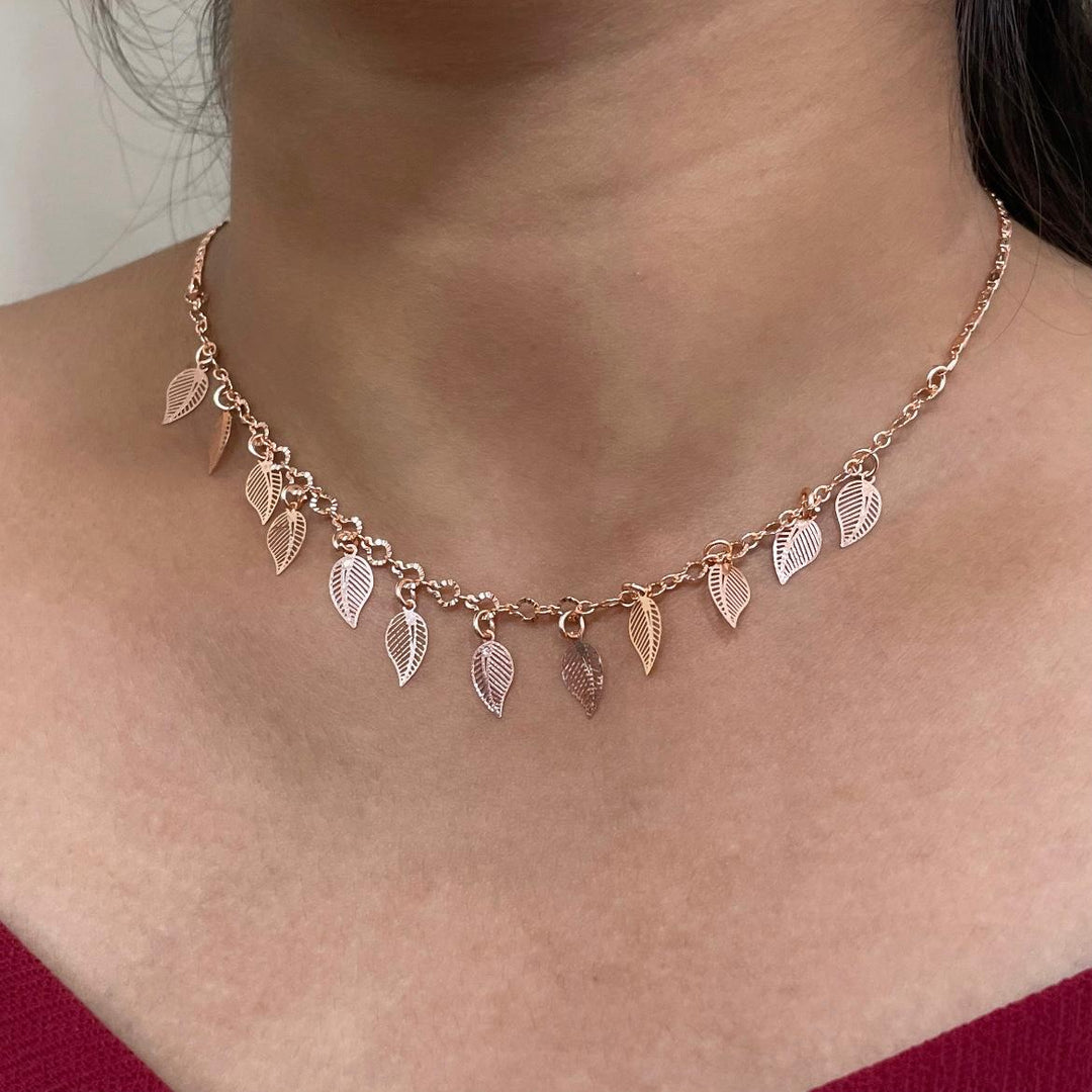 Chic rose gold necklace, ideal everyday jewelry for a touch of sophistication."