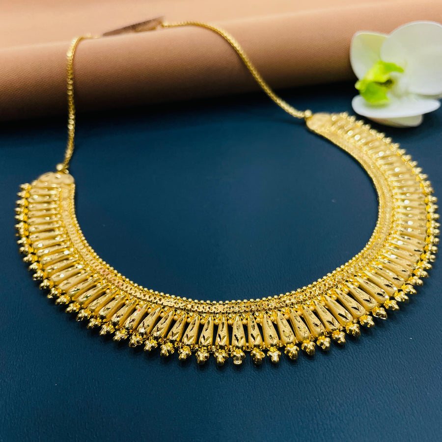 Elegant golden necklace and earrings, perfect for wedding ceremonies.