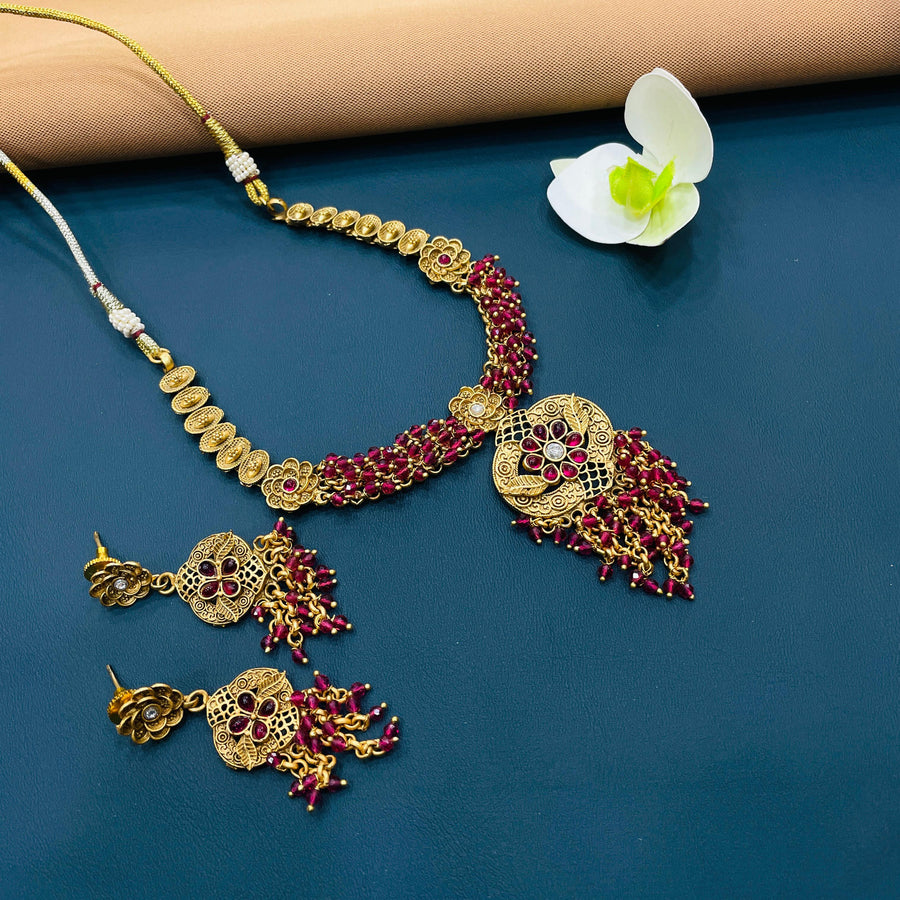 Timeless gold jewelry set designed for special occasions and celebrations.