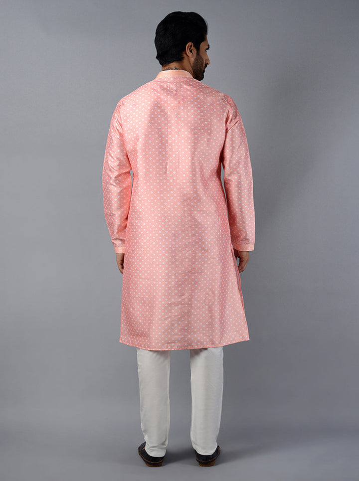 Experience the perfect blend of comfort and elegance with this stunning peach kurta set.