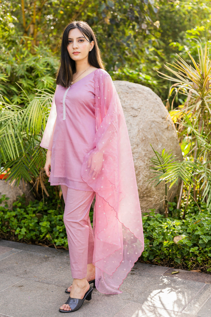 Charming onion pink suit set, ideal for office events and professional gatherings.