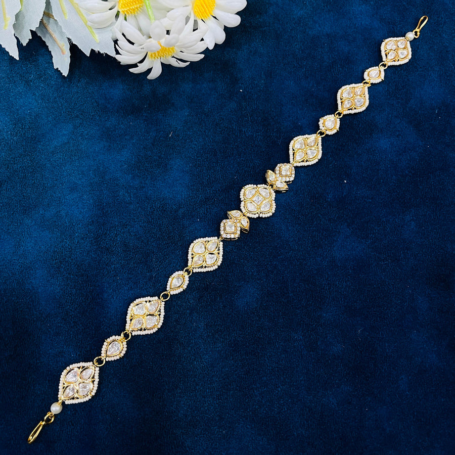 Stunning Kundan matha patti, a statement piece for festive occasions.