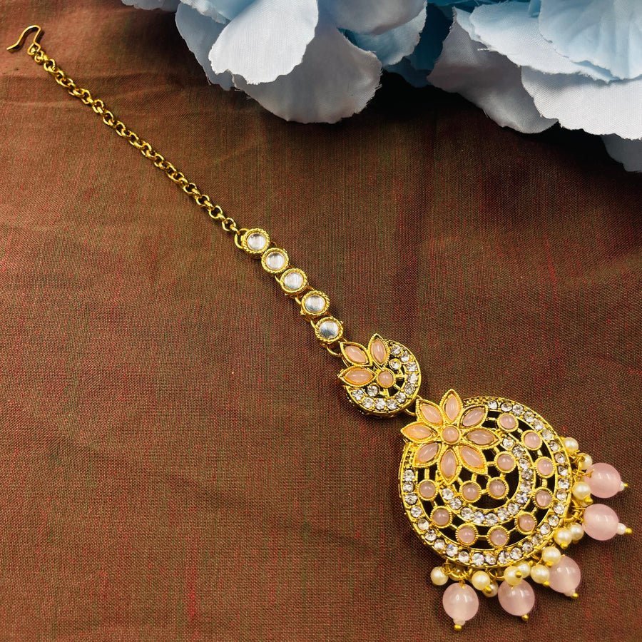 Bridal tikka jewellery with stunning Kundan details, perfect for elevating your wedding style.