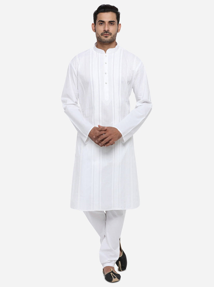 Elegant kurta set, ideal for casual outings and festive events.