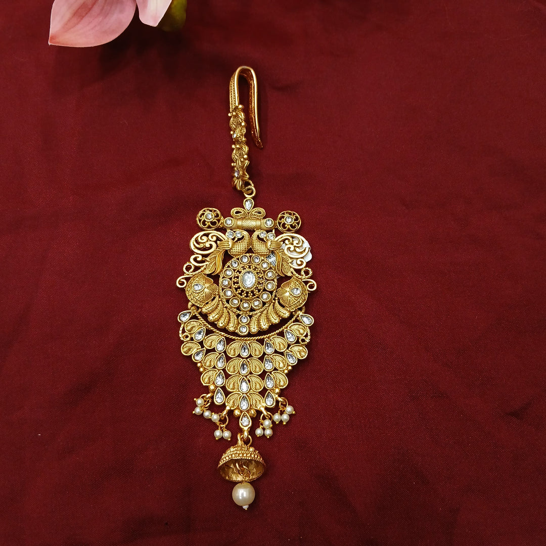 Ethnic waist accessory for brides, decorative golden Juda designed for sarees."