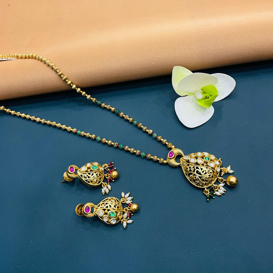 Timeless gold jewelry set, enhancing elegance for special occasions.