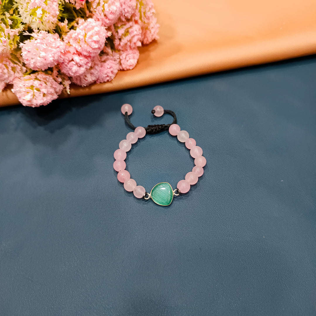 Stunning pearl bracelet, designed to complement your style, ideal for both everyday wear and special events.