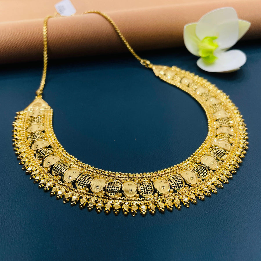 Gorgeous gold jewelry for brides, designed for elegant occasions.