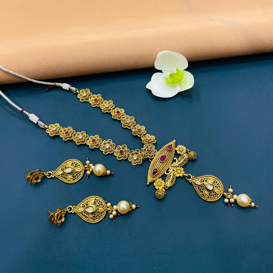 Exquisite bridal jewelry set, designed for cultural events.