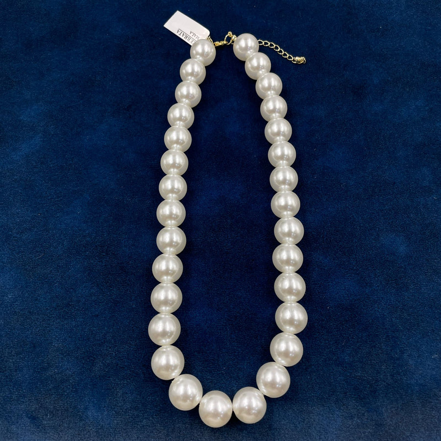 Charming pearl necklace set, ideal for bridal wear and glamorous parties in the USA.