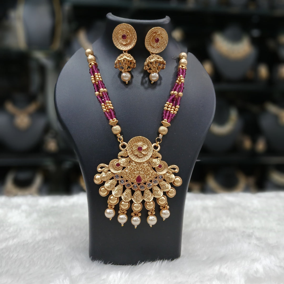 Exquisite antique jewelry set for brides, perfect for weddings.