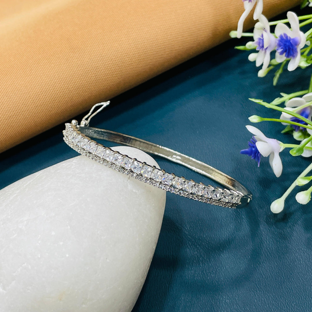 Modern AD diamond bracelet for stylish women.