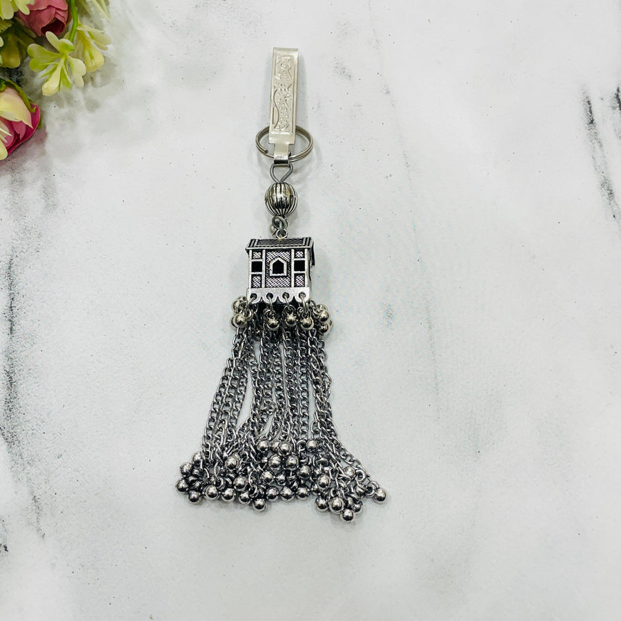 Classic oxidised Juda, ideal for saree styling.