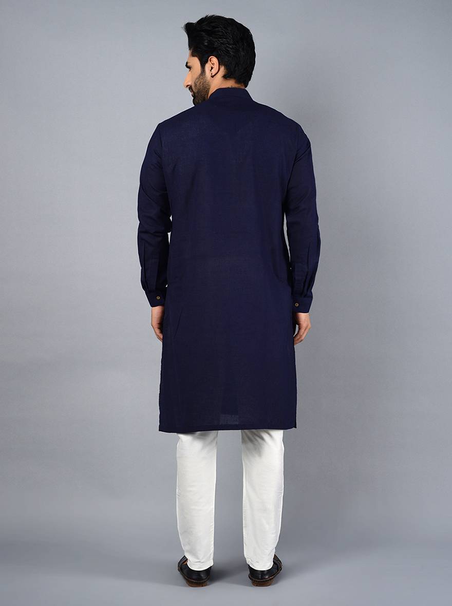 Make an impression at gatherings with this stylish navy blue kurta set, tailored for modern festivities.