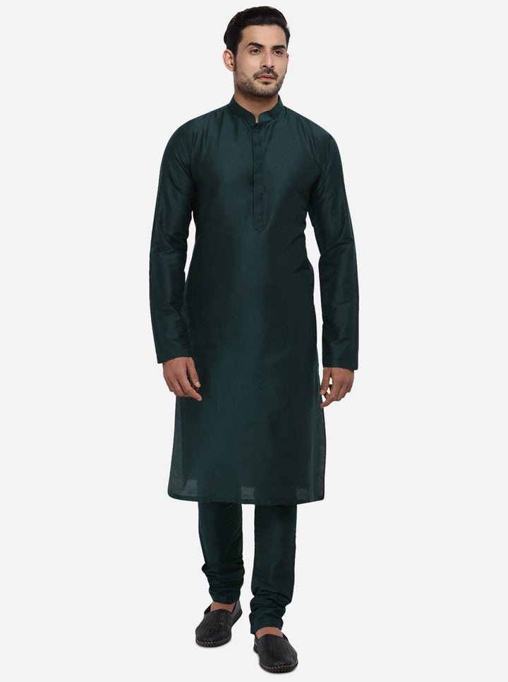 Stylish solid green kurta pajama featuring basic features for modern men.