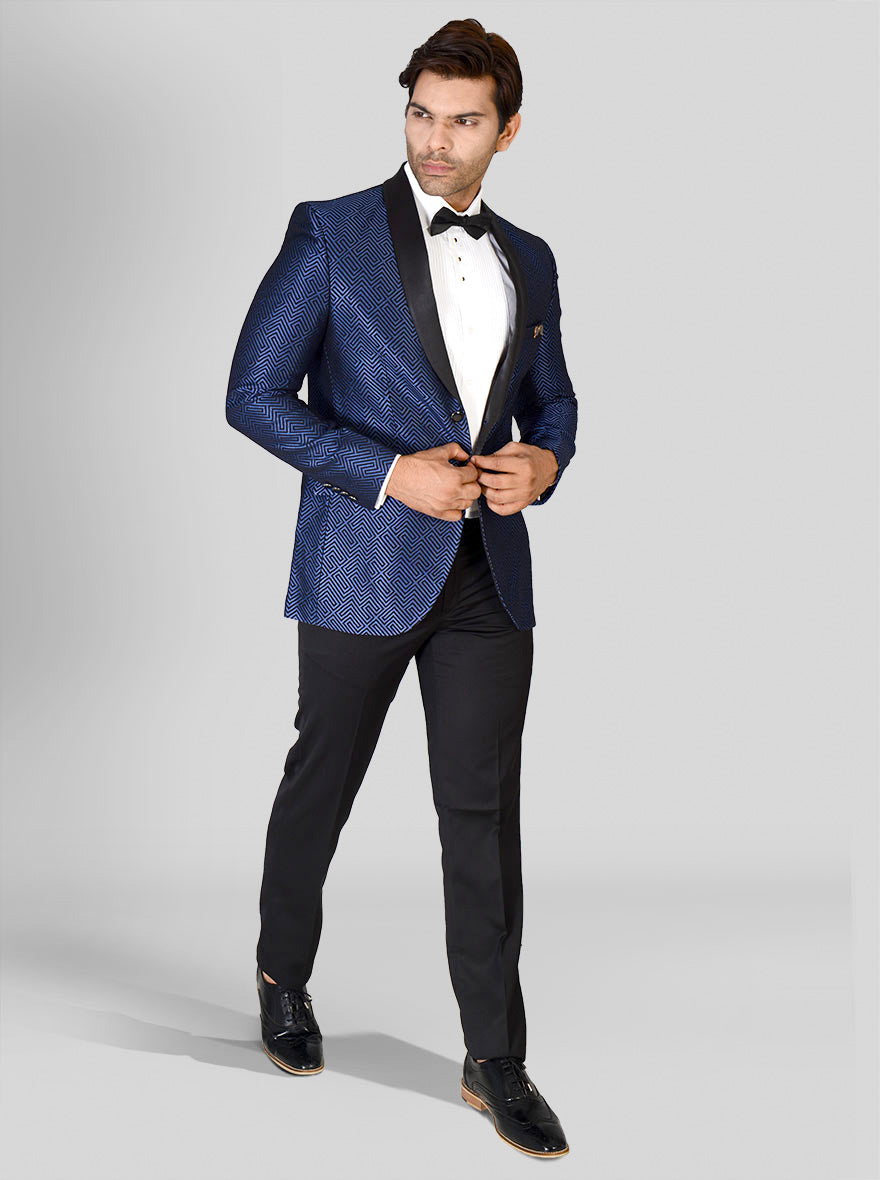 Elegant blue and black tuxedo for men, perfect for weddings and formal events, combining style and sophistication.