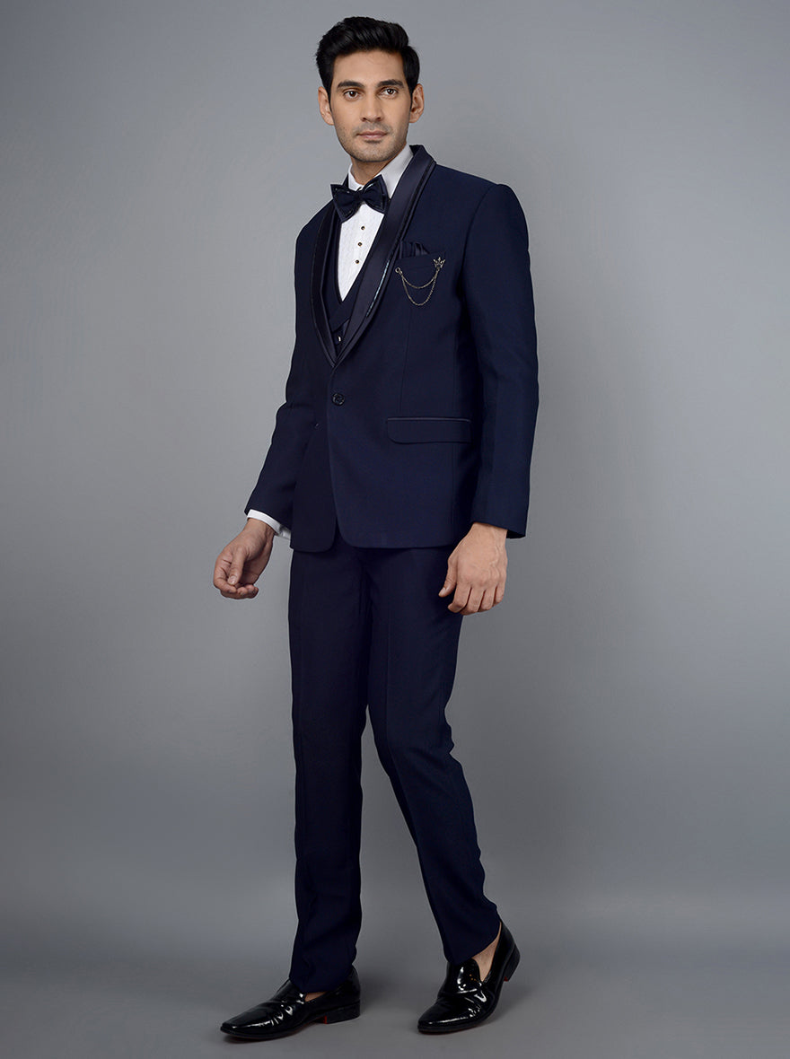 Elegant navy blue suit for men, tailored for weddings, providing comfort and sophistication for special moments.