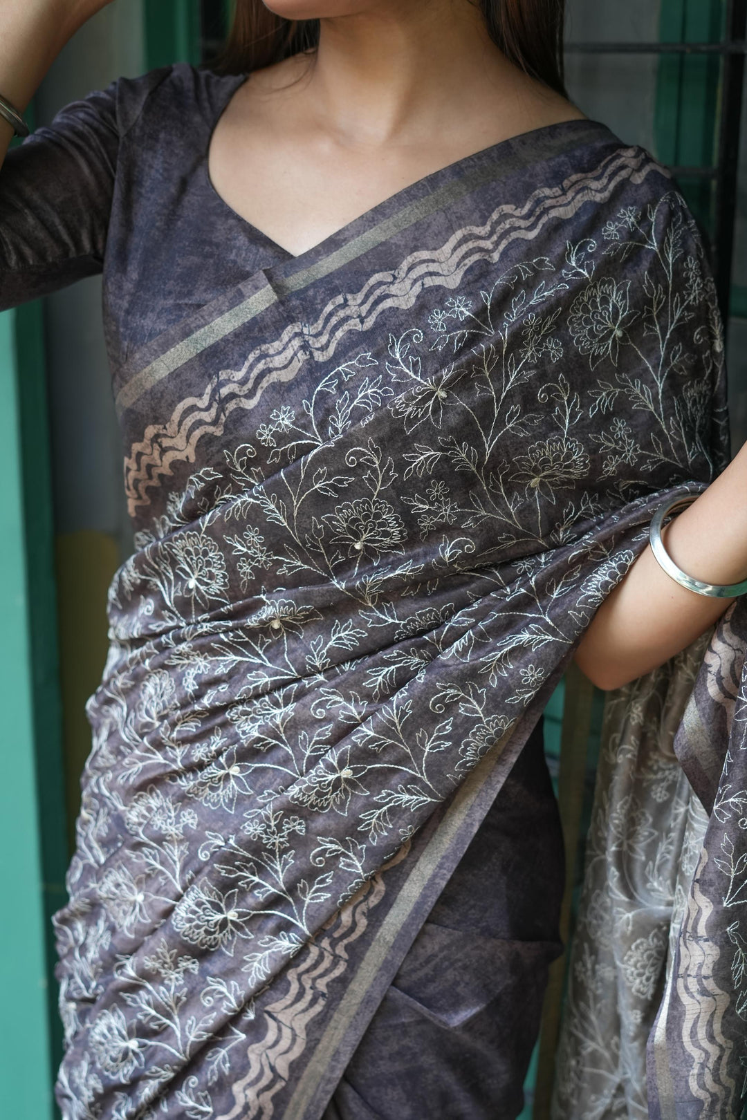 Timeless gray Tussar silk saree with a beautiful batik border and stylish tassels, ideal for traditional celebrations.