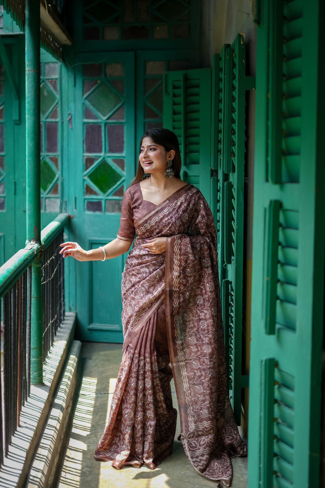 Gorgeous green Tussar silk saree with a beautiful batik border and stylish tassels, perfect for weddings and celebrations.