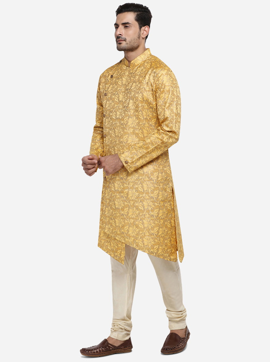 Trendy self-design kurta set, perfect for enhancing your ethnic wear collection.