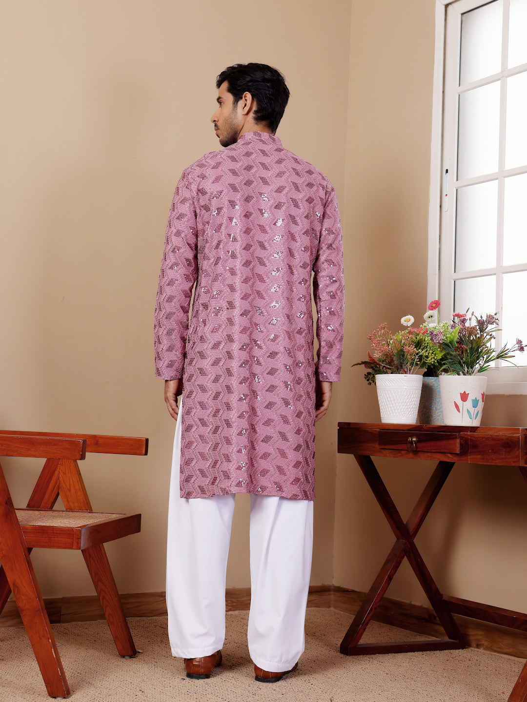 Designer kurta pajama for men in pinkish purple, with Chikankari embroidery.