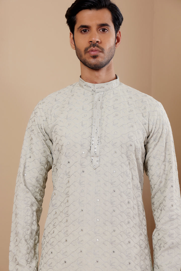 Stylish men's kurta featuring unique weaving details for elegance and modernity.