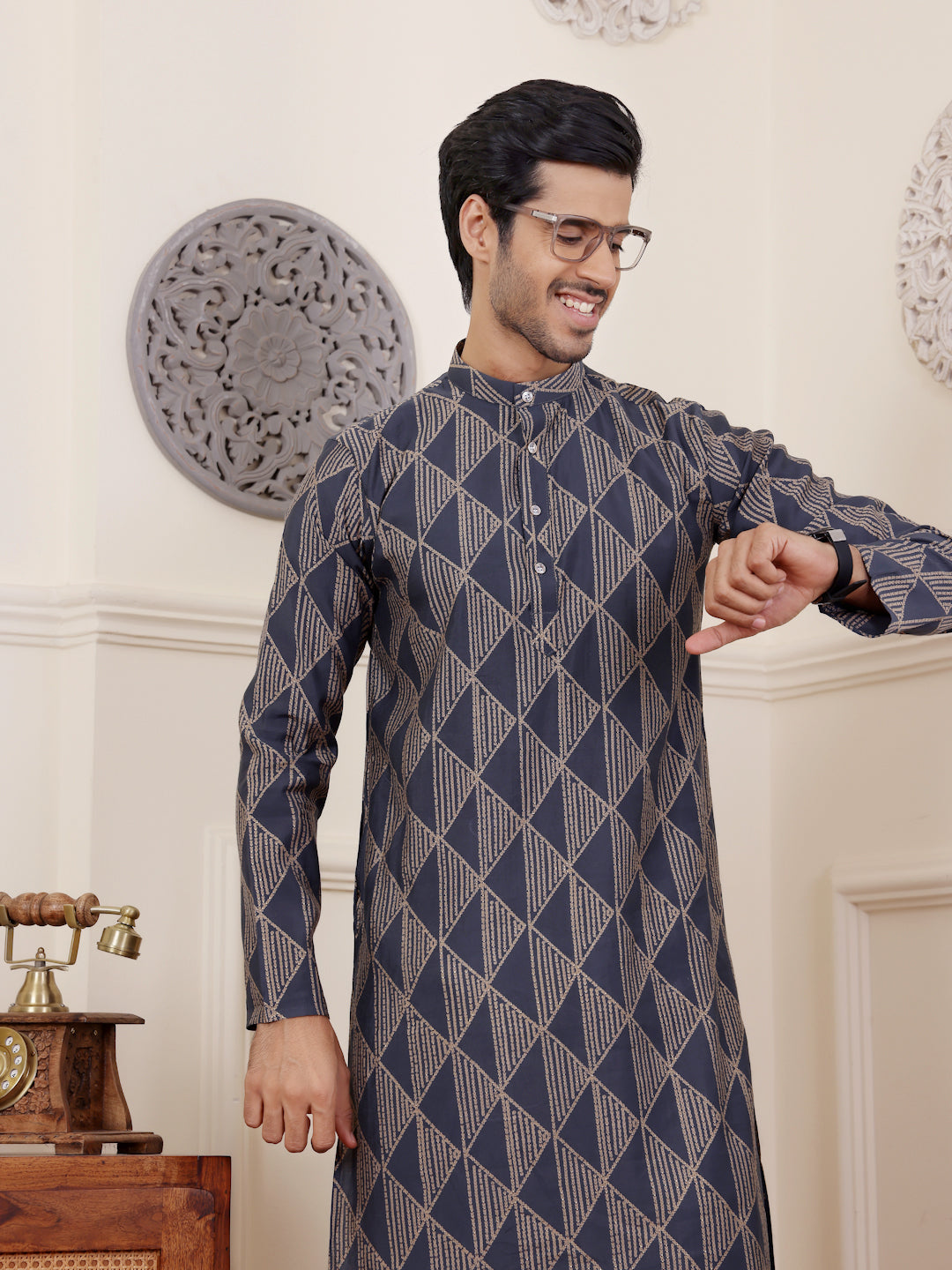 Stylish embroidered kurta pajama for men in the USA