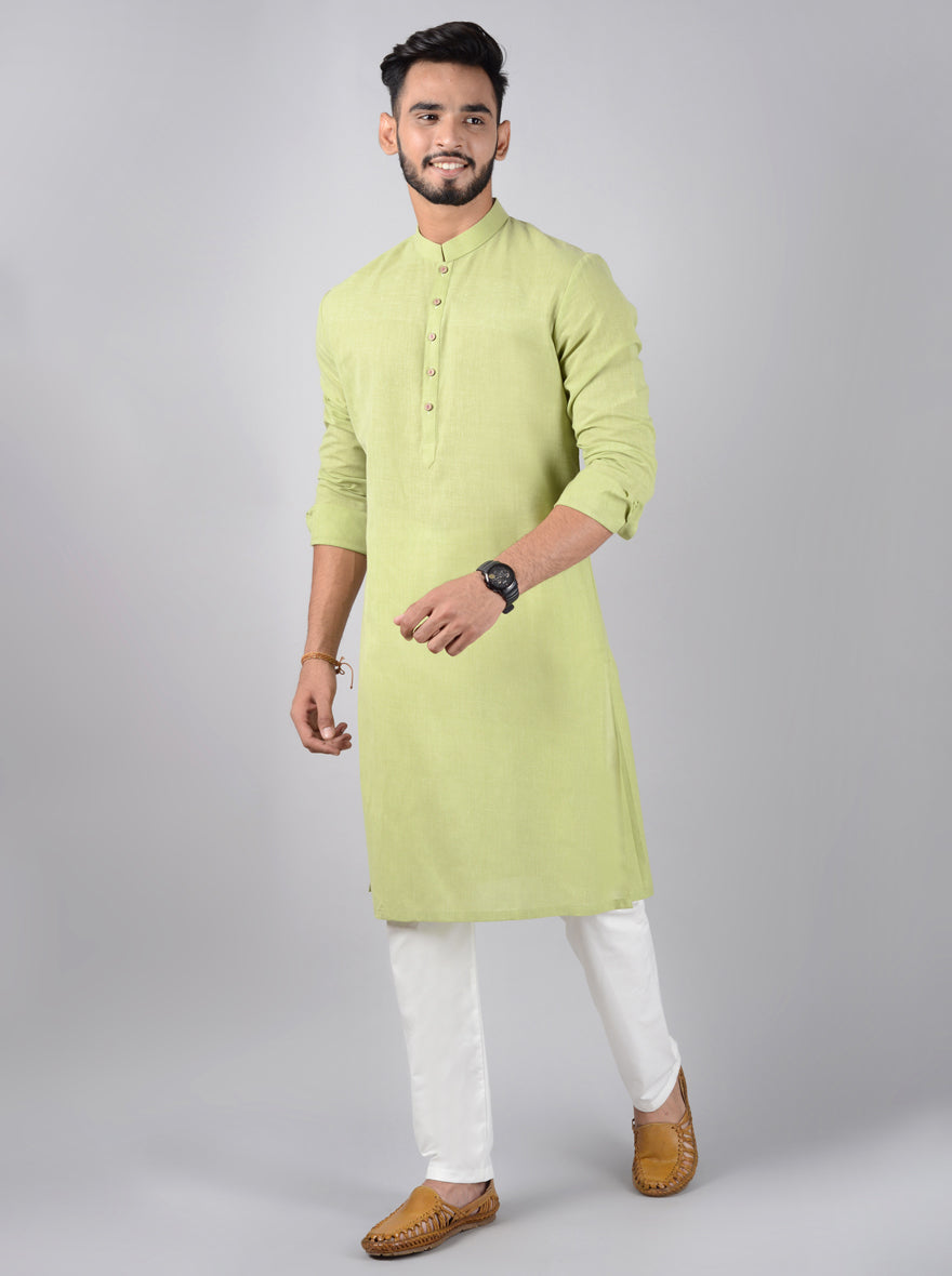 Crafted with comfort, this kurta set pairs beautifully with a classic white churidar.