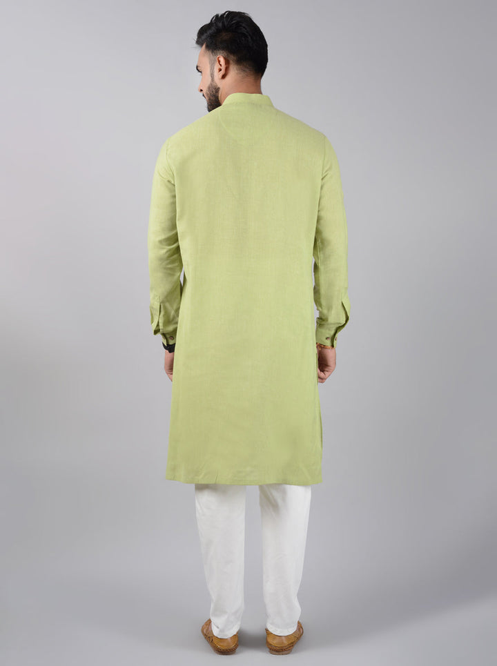 Elevate your ethnic style with this fashionable kurta set, ideal for celebrations.