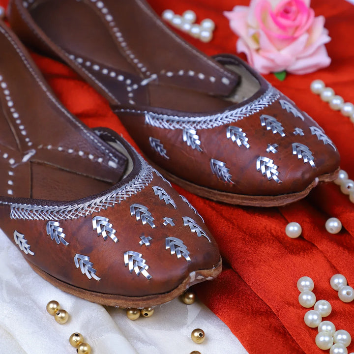 Mukesh Work Leaf Pattern Jutti | Handcrafted Leather Footwear for Men