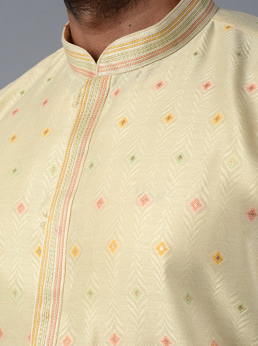 Shine in this cream kurta set made of jacquard silk, a stunning choice for festive events in the USA.