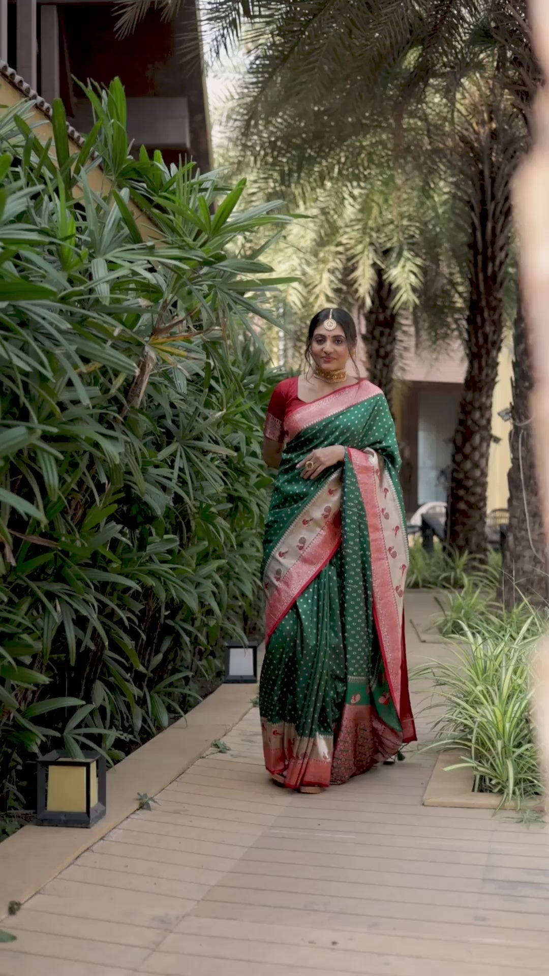 Beautiful Green Indian sadi with a contrast peacock border and exclusive zari pallu, including fancy tassels and blouse piece. Perfect for weddings.