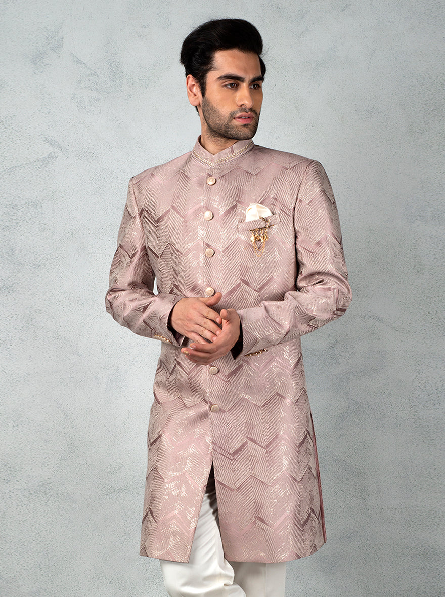 Featuring a stylish brooch, this Onion Pink Indo Western outfit pairs well with white slim-fit pants.